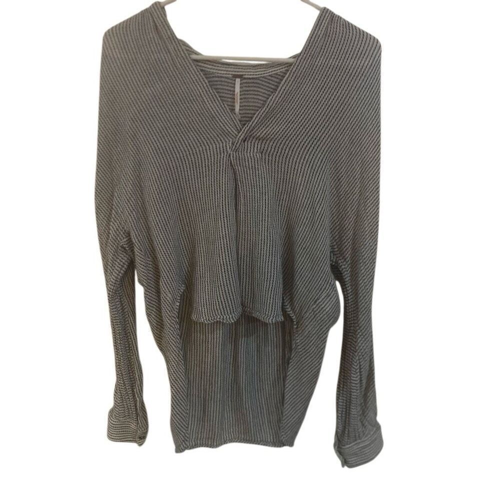 Free People XS high low long sleeve vneck blouse